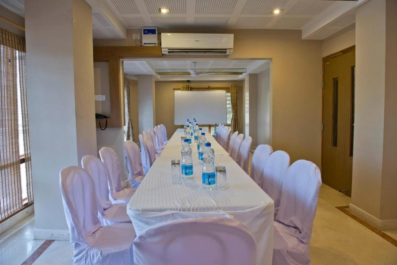 Hotel Rains Inn Guwahati Zewnętrze zdjęcie